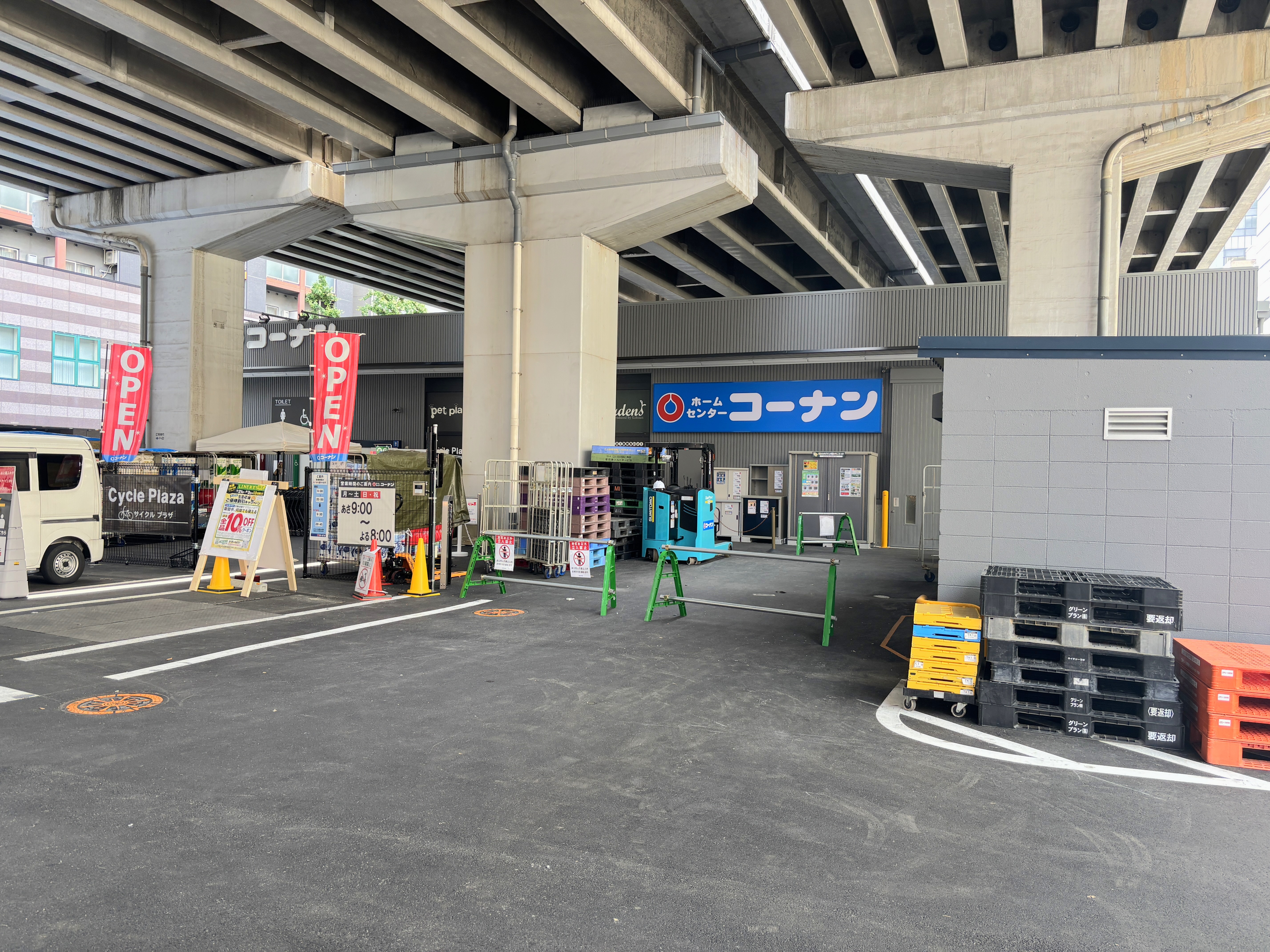 コーナン江坂駅前店